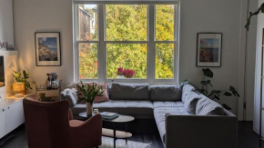 Beautiful 1-bedroom in Idyllic London Neighborhood